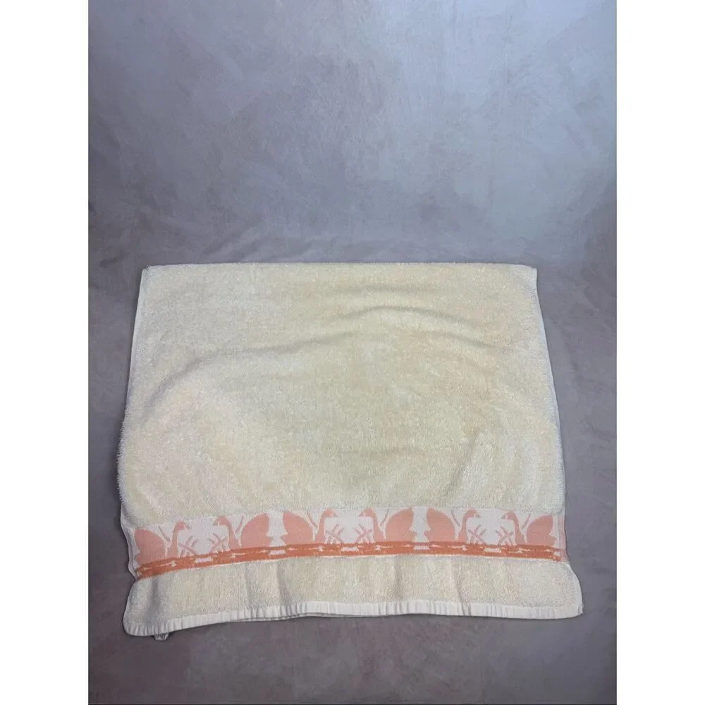 Vintage Swan Bath Towel Marco Polo Pink 21x40” READ Cottagecore